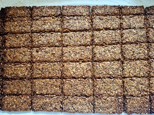 Energetske granola pločice kao zdravi i brzi snack mogu vam pomoći u obrani od umora pred krajem radnoga vremena.