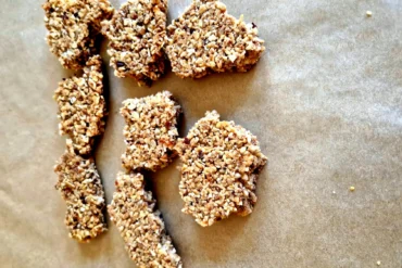 Dodani šećeri u granolama unatoč izjavi „bez dodanih šećera“.