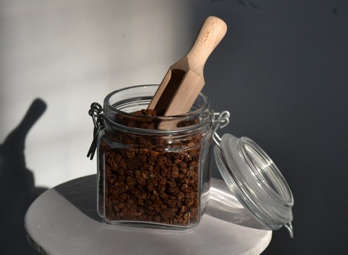 domaća granola s uljem čuva se u vakuum posudama