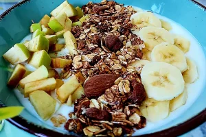 Čokoladna granola prirodni je izvor hranjivih tvari.