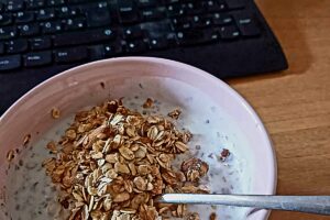 Granola u okusu cimeta suputnik je svakog radnog mjesta.