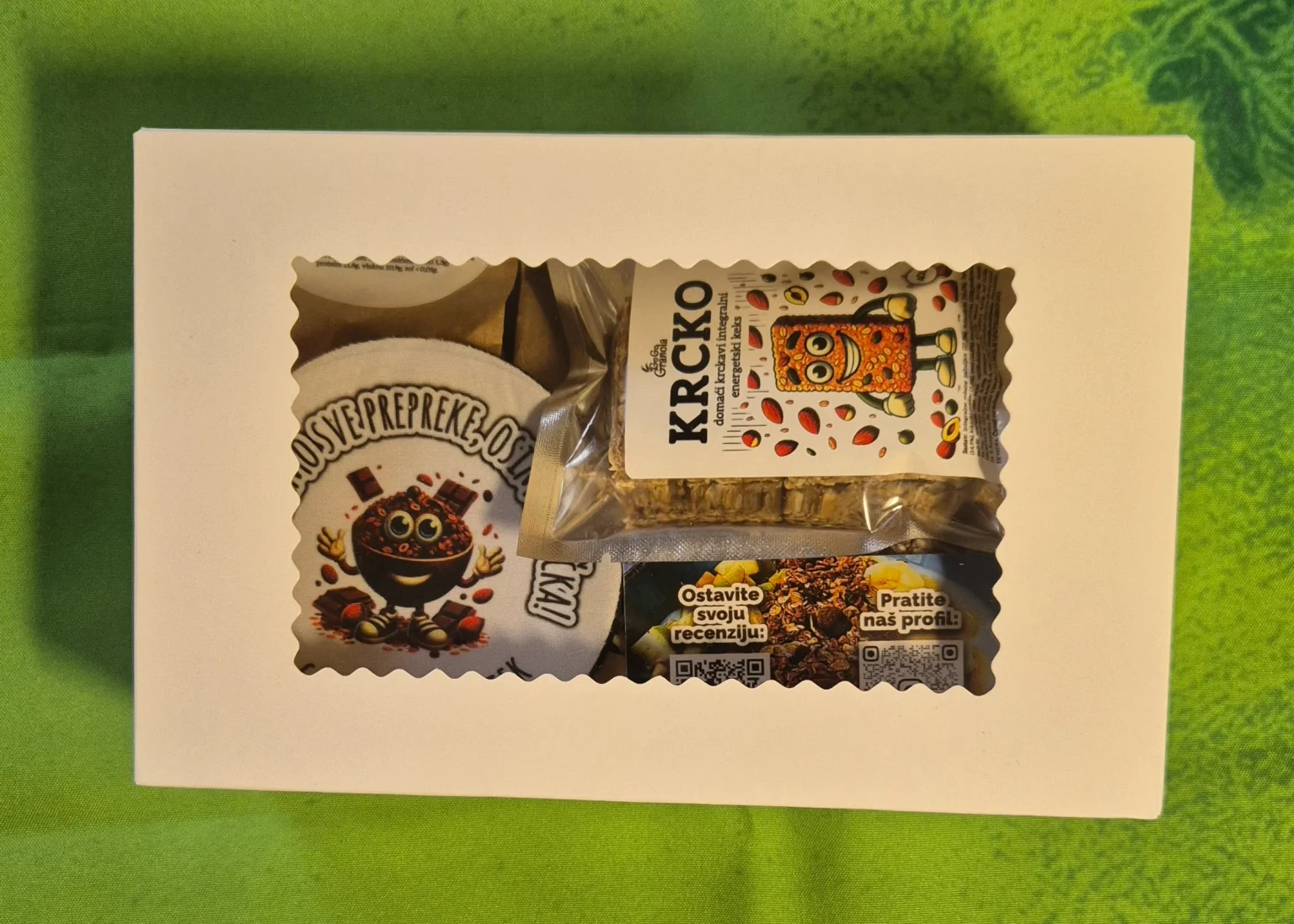 Granola za početak. Probaj me, vol. 1 početnički je paket koji, osim tri granole, sadrži još pokoji korisni dodatak tvojem doručku.
